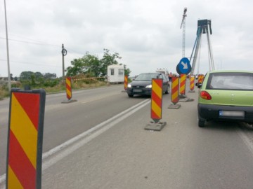Traficul rutier pe podul Agigea se desfăşoară cu restricţii